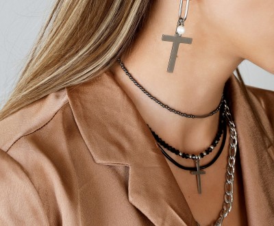 Ατσάλινο σκουλαρίκι με ατσάλινο σταυρό και μαργαριτάρι