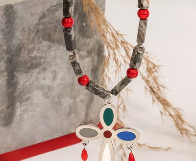 Σετ κολιέ με ημιπολύτιμους λίθους και ατσάλινο στοιχείο