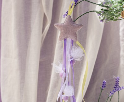 Κρεμαστή μπομπονιέρα με υφσμάτινο αστέρι, τούλι και διάφορες χρωματιστές κορέλες