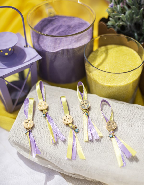 Μαρτυρικά με μεταλλικό στοιχείο σταυρό, χρωματιστές κορδέλες και μεταλλικό ματάκι σε σχήμα αστέρι