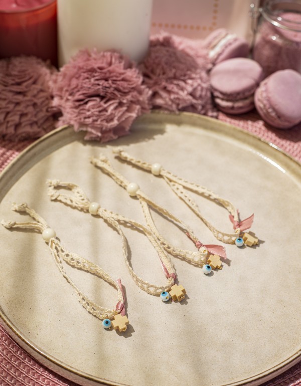 Μαρτυρικά με πλεκτή δαντέλα, ξύλινο σταυρό, ακρυλική χάντρα και κορδέλα