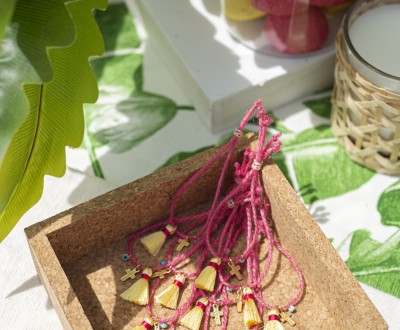 Μαρτυρικά με ροζ κορδόνι, μεταλλικό σταυρό, κίτρινη φούντα και ματάκι