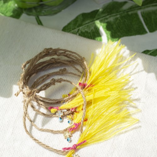 Μαρτυρικά βραχιόλια με κορδόνι σπάγγο, μεταλλικό σταυρό και κίτρινα μακρία φτερά