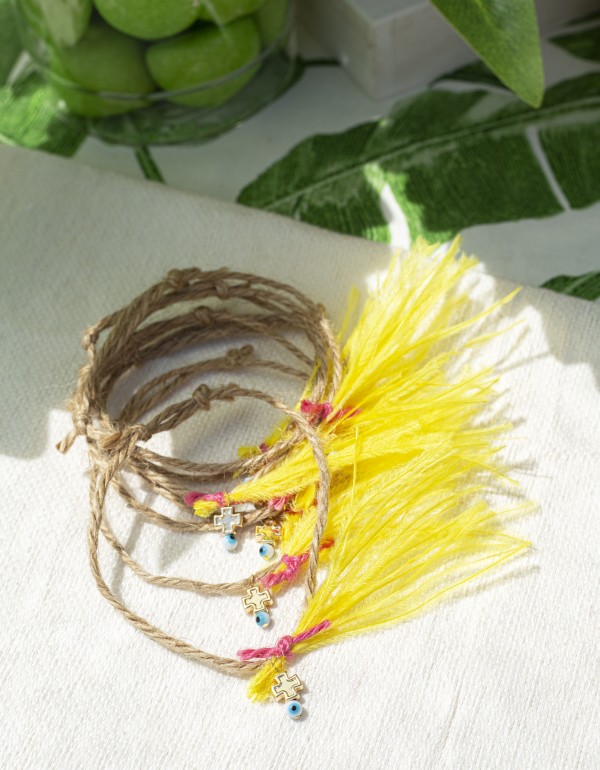 Μαρτυρικά βραχιόλια με κορδόνι σπάγγο, μεταλλικό σταυρό και κίτρινα μακρία φτερά