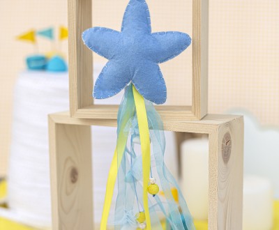 Κρεμαστή μπομπονιέρα με υφασμάτινο αστέρι διακοσμημένη με διάφορες κορδέλες και ημιπολύτιμους λίθους