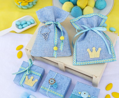 Μπομπονιέρες με υφασμάτινα πουγκιά, χάρτινα marble κουτιά και τούλι διακοσμημένες με μεταλλικά και υφαμάτινα στοιχεία και διάφορες κορδέλες