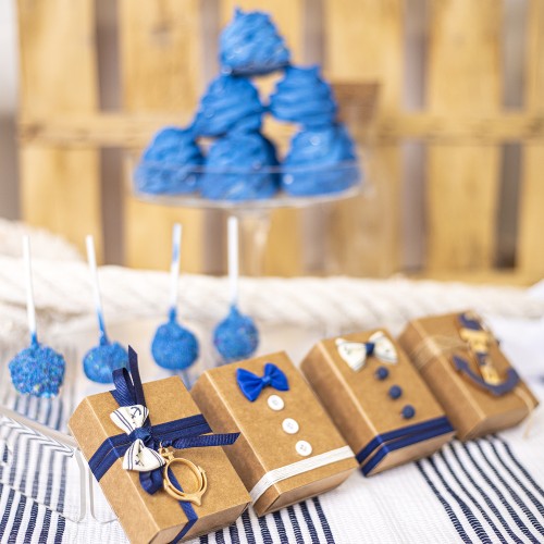 Μπομπονιέρες με craft συρταρωτά κουτάκια διακοσμημένες με υφασμάτινους φιόγκους με pattern, ξύλινο και μεταλλικό στοιχείο άγκυρα και σατέν κορδέλα