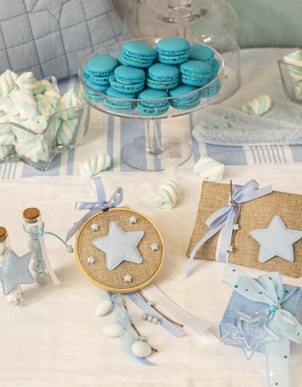 Διάφορες μπομπονιέρες με συνδυαμό υλικών σε baby blue αποχρώσεις