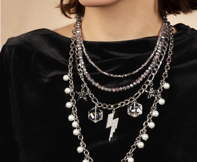 Σετ κολιέ με ατσάλινες αλυσίδες, κρύσταλλα, μεταλλικά στοιχεία με κρύσταλλα, πέρλες και σκουλαρίκια