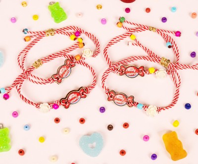 Super cute παιδικά Βραχιόλια Μάρτης, με ξύλινο στοιχείο καραμελίτσα και ακρυλικό στοιχείο τριαντάφυλλο