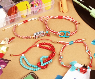 Super trendy Μαρτάκια, με Ατσάλινο και ξύλινα στοιχεία, επιλεγμένα κορδόνια και χαολίτη Aquamarie