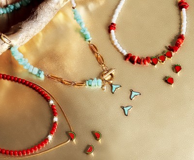 Κολιέ με ατσάλινα στοιχεία με σμάλτο, κοντερίες και ημιπολύτιμους λίθους