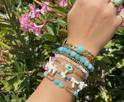 Σετ βραχιόλια με διάφορους ημιπολύτιμους λίθους σε λευκές και γαλάζιες αποχρώσεις, ατσάλινο στοιχείο μάτι και ατσάλινες αλυσίδες