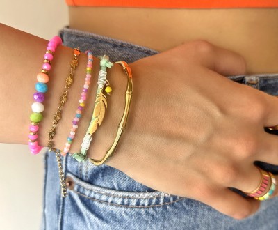 Σετ βραχιόλια με πολύχρωμα κρυσταλλάκια, ατσάλινο στοιχείο φτερό και ατσάλινες αλυσίδες