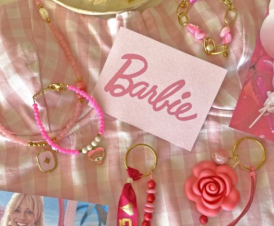 Μπρελόκ με ροζ και φούξια ημιπολύτιμους λίθους και χάντρες και λουλούδι πολυεστερικό