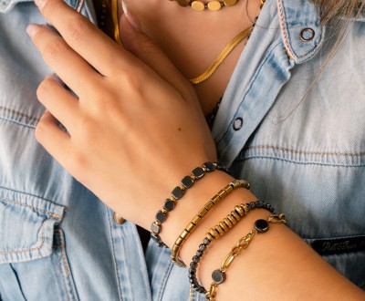 Σετ βραχιόλια με αιματίτη σε διάφορα χρώματα και σχέδια μαζί με ατσάλινες αλυσίδες