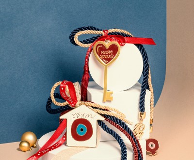 Χειροποίητα γούρια με μεταλλικά στοιχεία με σμάλτο , κορδόνια σε dark blue & red αποχρώσεις και κορδέλες 2024