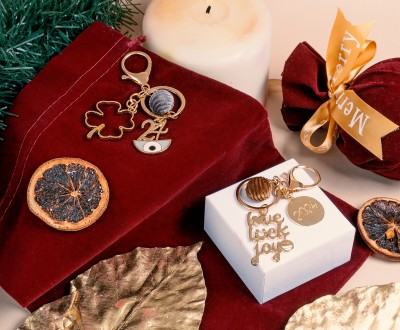 Γούρια μπρελόκ με μεταλλικά στοιχεία με σμάλτο με ευχές και βελούδινα στοιχεία