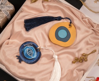 Γούρια με διάφορα ξύλινα στοιχεία μάτια, μεταξωτές φούντες και στοιχεία 2024