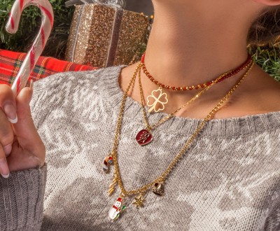 Σετ κολιέ με χριστουγεννιάτικα μεταλλικά στοιχεία με σμάλτο, κρυσταλλάκια και ατσάλινες αλυσίδες