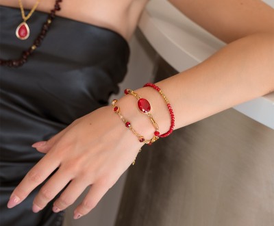 Σετ βραχιόλια με ατσάλινα μοτίφ με κρύσταλλο σε dark red αποχρώσεις και διάφορες πέτρες