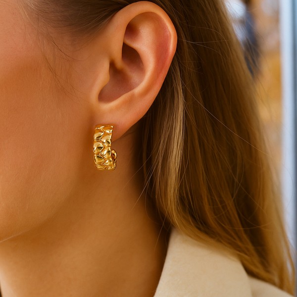 Ατσάλινα σκουλαρίκια semi hoop με καρδιές