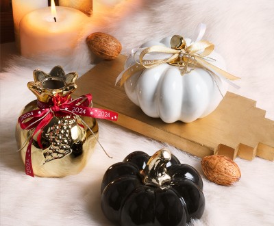 Γούρια κολοκύθες & ρόδια με ατσάλινο στοιχείο τριφύλλι και κορδέλες με ευχές