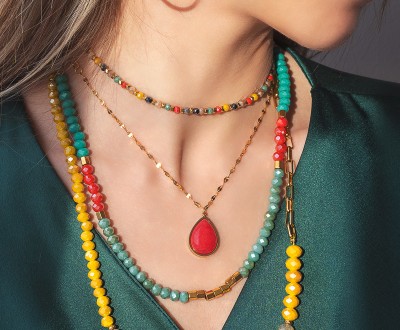 Σετ κολιέ με πολύχρωμα κρύσταλλα, αιματίτες, ατσάλινες αλυσίδες και ατσάλινο στοιχείο δάκρυ