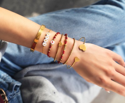 Βραχιόλια για τον Άγιο Βαλεντίνο με κρύσταλλα σε dark red απόχρωση, αιματίτες, ατσάλινα στοιχεία και αλυσίδες