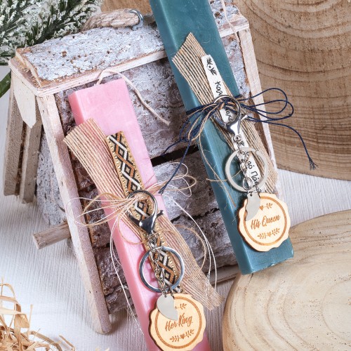 Ρουστίκ πασχαλινές λαμπάδες για ζευγάρια με ξύλινο στοιχείο ''HIS-HERS'', μπρελόκ  και μισή καρδιά