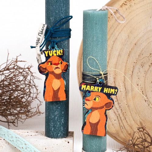 Πασχαλινές λαμπάδες με ξύλινο στοιχείο ''YUCK!-MARRY HIM?'', κορδόνια σε μπλε αποχρώσεις και κορδέλες με ευχή