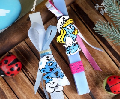 Στρογγυλές  πασχαλινές λαμπάδες για παιδιά σε μπλε και λευκό χρώμα με ξύλινο στοιχείο ''στρουμφίτα'' - 