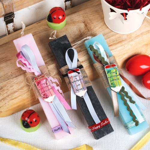 Πασχαλινές λαμπάδες με ξύλινο στοιχείο σε σχήμα μολυβιού, ''στον καλύτερο μαθητή'', ''στην καλύτερη μαθήτρια'', στον αγαπημένο δάσκαλο'' και κορδέλες με ευχή