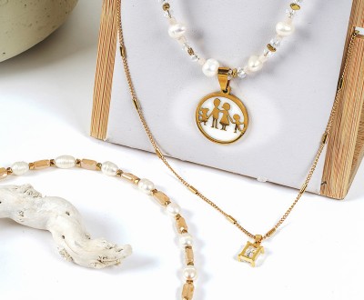 Χειροποίητα κολιέ με ατσάλινα στοιχεία ''μαμά'', πέρλες , κρύσταλλα , αιματίτη και ατσάλινη αλυσίδα