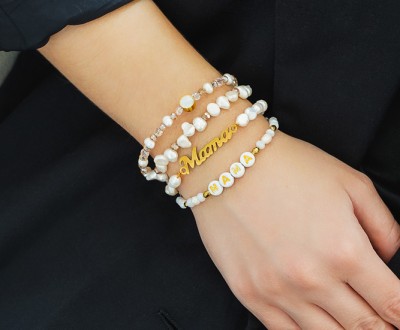 Βραχιόλια διακοσμημένα με κρύσταλλα ,μαργαριτάρια, ατσάλινο και ακρυλικό  στοιχείο ''μαμά''