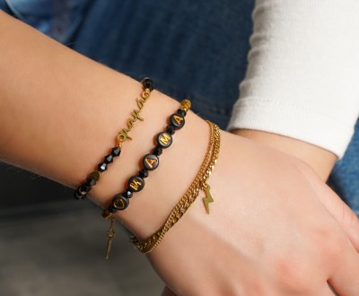 Σετ βραχιόλια διακοσμημένα με μαύρα κρύσταλλα ,χρυσό αιματίτη και κολιέ με  ατσάλινο   στοιχείο ''μαμά'' και ατσάλινη αλυσίδα