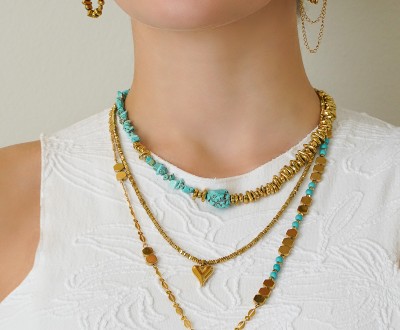 Κολιέ και σκουλαρίκια σε χρυσό και γαλάζιο χρώμα με  αιματίτη , νεφρίτη και ατσάλινα στοιχεία