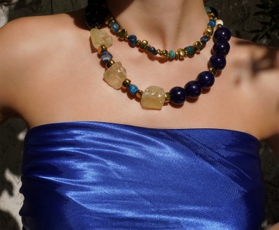 Κολιέ με μπλε αχάτη και χαολίτη, χρυσό αιματίτη και κρυστάλλινη πέτρα