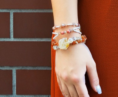 Σετ  βραχιόλια με κρυστάλλινη πέτρα, μαργαριτάρια, αβεντουρίνη, κοχύλι και χαλαζία