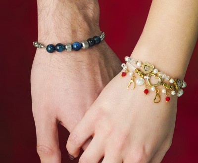 Βραχιόλια και δαχτυλίδι με ατσάλινη αλυσίδα, μάτι της τίγρης, κρύσταλλα, μαργαριτάρια, αιματίτη και ατσάλινα στοιχεία