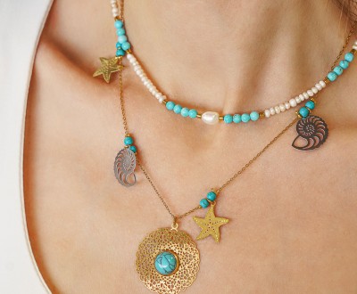 Κολιέ με χρυσή αλυσίδα, φιλιγκρί θαλασσινά στοιχεία, μαργαριτάρια, χρυσό αιματίτη και τιρκουάζ πέτρες