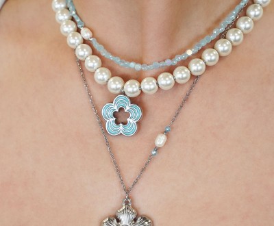 Κολιέ με ασημί αλυσίδα,κρύσταλλα,πέρλες,μαργαριτάρια και ασημί στοιχεία 3D λουλούδια