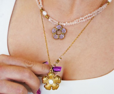 Κολιέ με χρυσή αλυσίδα,κρύσταλλα,χρυσό αιματίτη,μαργαριτάρια και χρυσά στοιχεία 3D λουλούδια