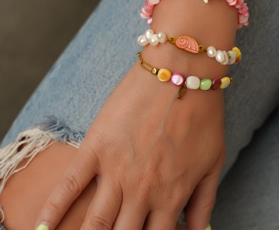 Βραχιόλια  με ημιπολύτιμες πέτρες, κοχύλι, μαργαριτάρια, χαολίτη, χρυσό αιματίτη και χρυσά στοιχεία