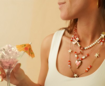 Κολιέ αλυσίδα με κρύσταλλα και τουρμαλίνη συνδιασμένα με μαργαριτάρια, κοχύλια, χρυσό αιματίτη και ατσάλινα στοιχεία