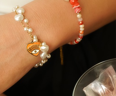 Βραχιόλι με κοχύλια και αιματίτη συνδιασμένο με ατσάλινη καρδιά και ακρυλικό στοιχείο