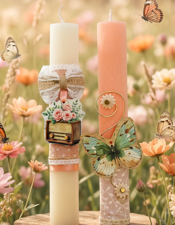 Λαμπάδες αρωματικές οβάλ σε εκρού και σομόν χρώμα, διακοσμημένες από ξύλινα στοιχεία, φιόγκο από λινάτσα και δαντέλα, ύφασμα, σατέν κορδέλα, σύρμα αλουμινίου, τρέσα πλεκτή, δαντέλα και χρυσό αιματίτη