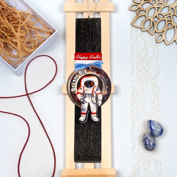 Χειροποίητη λαμπάδα με ξύλινο στοιχείο αστροναύτη, κορδέλες και αρωματικό κερί