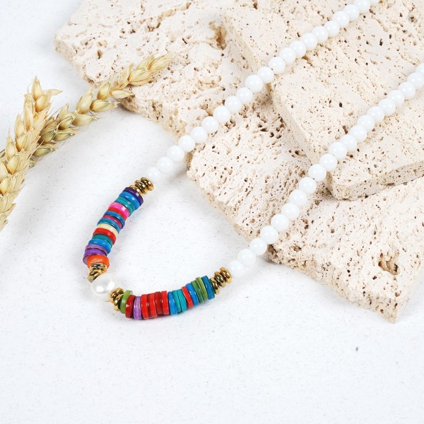 Χειροποίητο κολιέ με κοχύλι και γυάλινες χάντρες