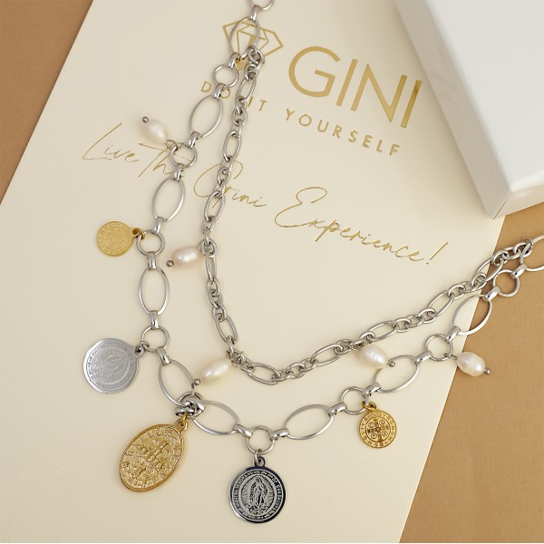 Χειροποίητο διπλό κολιέ με ατσάλινη αλυσίδα, μαργαριταρια και charms